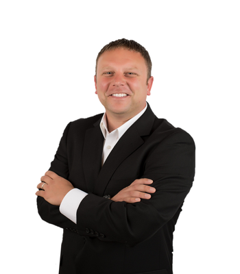 Portrait of Chris Fischels, Broker/ Owner.